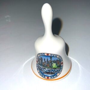 Vintage New York Souvenir Bell By Karol Western Porcelain 3 1/4” Rings Great 🍎